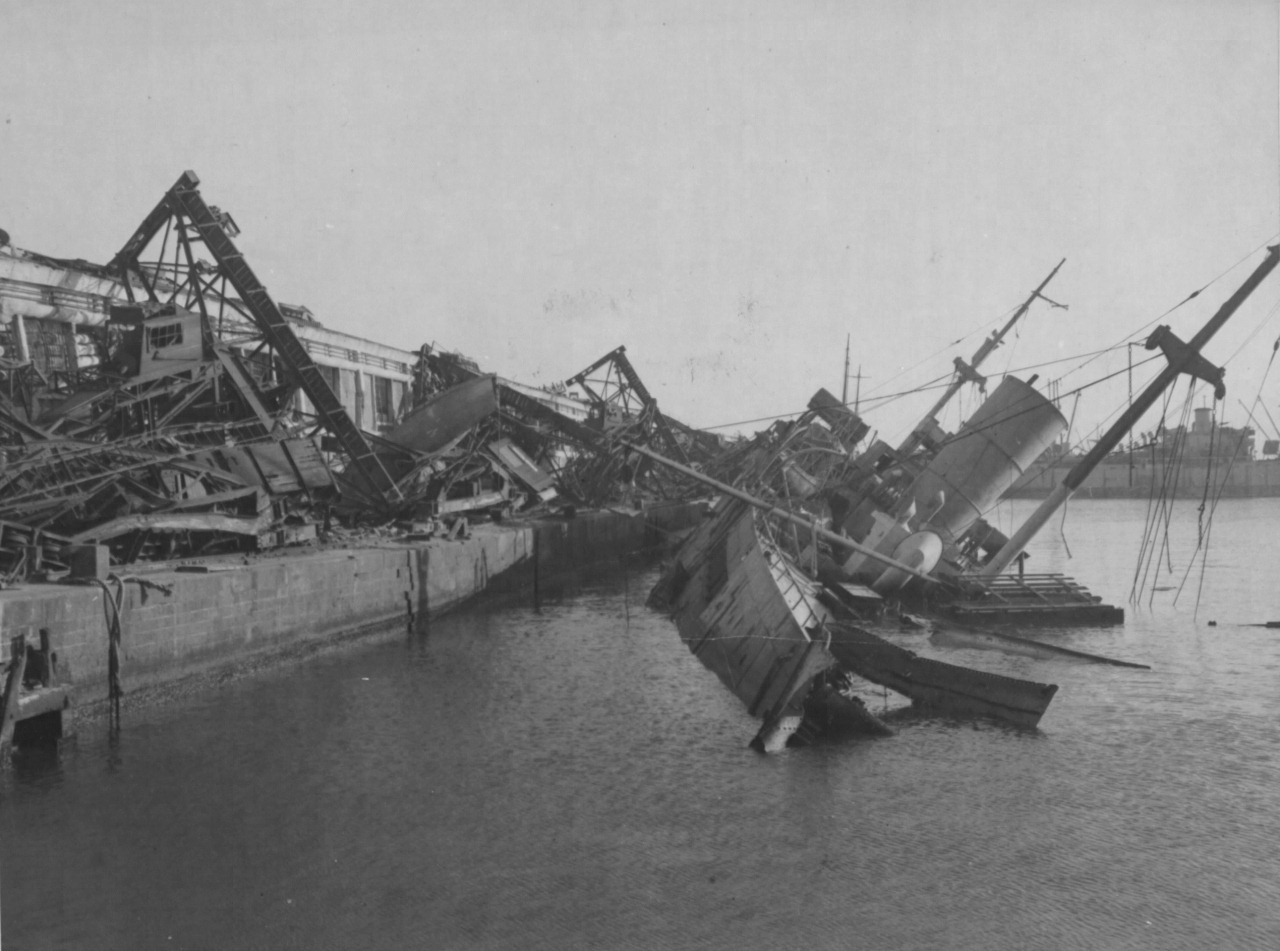 Ship sunk in Naples harbour